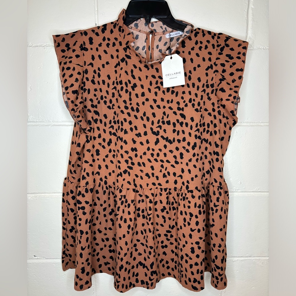 NWT Women’s Cellabie Animal Print Top Size XL